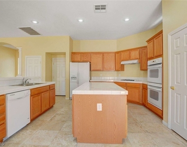 10214 Elk Valley Street - Photo Thumbnail 9