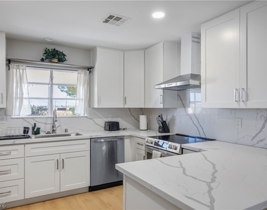 6990 W Richmar Avenue - Photo Thumbnail 3
