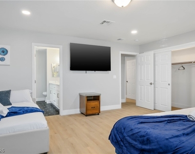 6990 W Richmar Avenue - Photo Thumbnail 21