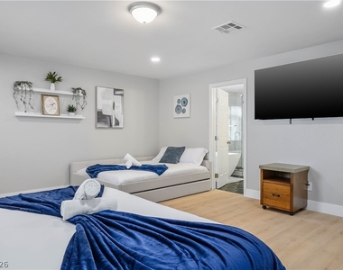 6990 W Richmar Avenue - Photo Thumbnail 20
