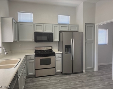 9909 Bundella Drive - Photo Thumbnail 12