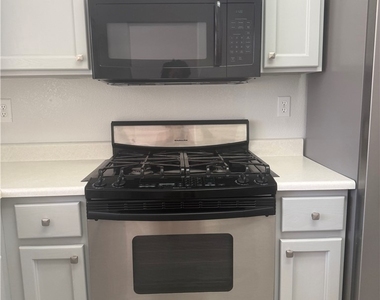9909 Bundella Drive - Photo Thumbnail 10