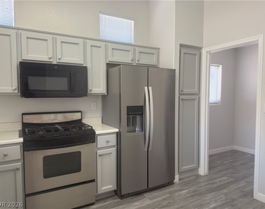 9909 Bundella Drive - Photo Thumbnail 11