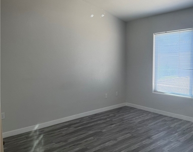 9909 Bundella Drive - Photo Thumbnail 28