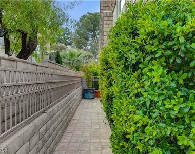 3223 Pinehurst Drive - Photo Thumbnail 4