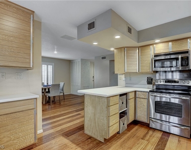 3223 Pinehurst Drive - Photo Thumbnail 19