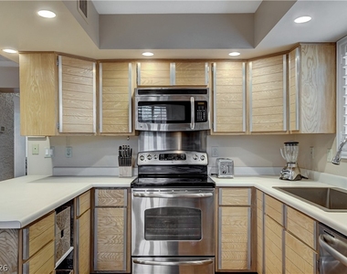 3223 Pinehurst Drive - Photo Thumbnail 18