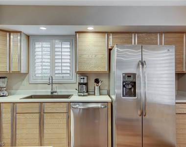 3223 Pinehurst Drive - Photo Thumbnail 16