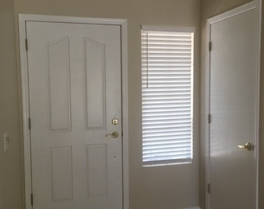 8904 Pennystone Avenue - Photo Thumbnail 3