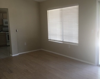 8904 Pennystone Avenue - Photo Thumbnail 2