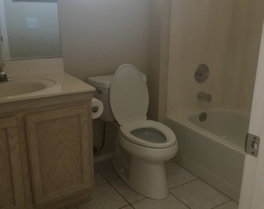 8904 Pennystone Avenue - Photo Thumbnail 4