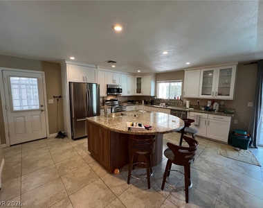 3310 W Mardon Avenue - Photo Thumbnail 18