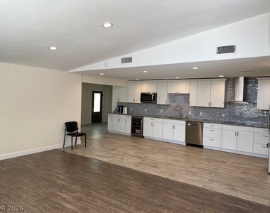 2047 Westwind Road - Photo Thumbnail 4