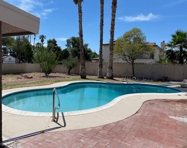 2047 Westwind Road - Photo Thumbnail 27