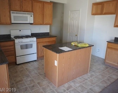 5613 Clotidle Soupert Court - Photo Thumbnail 3