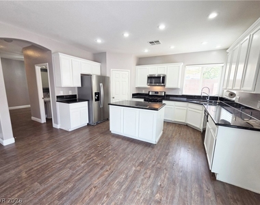 9946 Burton Lake Court - Photo Thumbnail 10