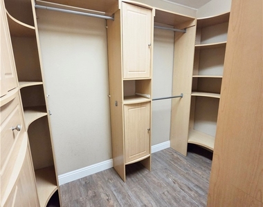 9946 Burton Lake Court - Photo Thumbnail 25