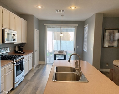 3542 Great Bear Street - Photo Thumbnail 4