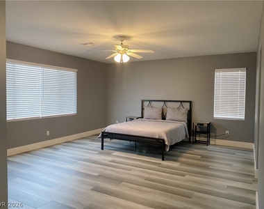 3542 Great Bear Street - Photo Thumbnail 6