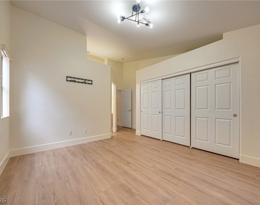 9829 Panorama Cliff Drive - Photo Thumbnail 11