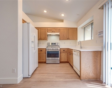 9829 Panorama Cliff Drive - Photo Thumbnail 6