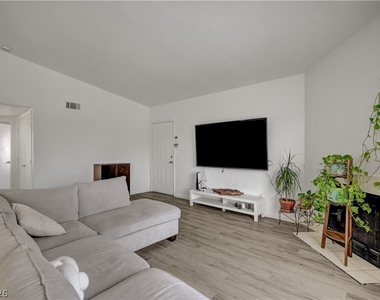 8450 Alta Drive - Photo Thumbnail 5
