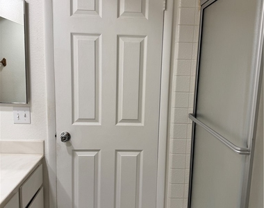2507 Berwick Court - Photo Thumbnail 7