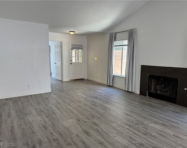 2507 Berwick Court - Photo Thumbnail 4