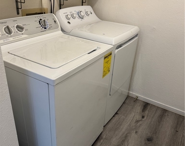 2507 Berwick Court - Photo Thumbnail 10