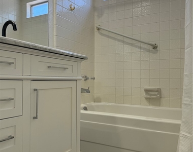 2507 Berwick Court - Photo Thumbnail 11
