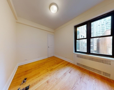 East 56th Street - Photo Thumbnail 10