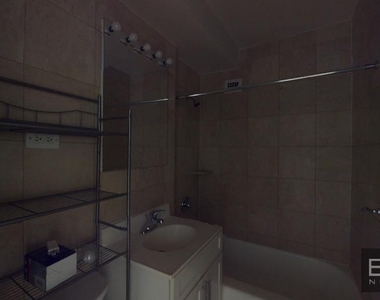 East 79th Street - Photo Thumbnail 5