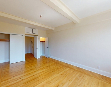 West 79th Street - Photo Thumbnail 4