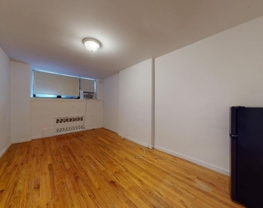 East 74 Street - Photo Thumbnail 1