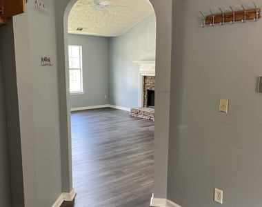 506 Rosewood Circle - Photo Thumbnail 10