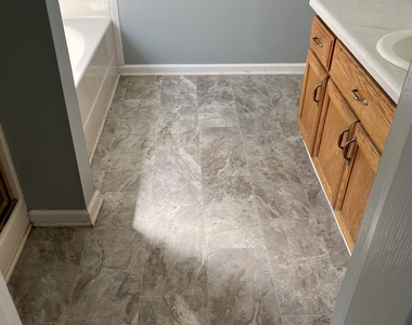 506 Rosewood Circle - Photo Thumbnail 18