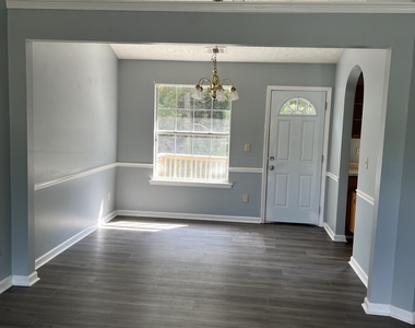 506 Rosewood Circle - Photo Thumbnail 4