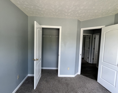 506 Rosewood Circle - Photo Thumbnail 28
