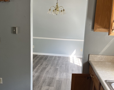 506 Rosewood Circle - Photo Thumbnail 11