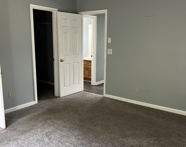 506 Rosewood Circle - Photo Thumbnail 17