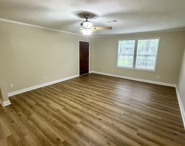 513 Cherokee Court - Photo Thumbnail 3