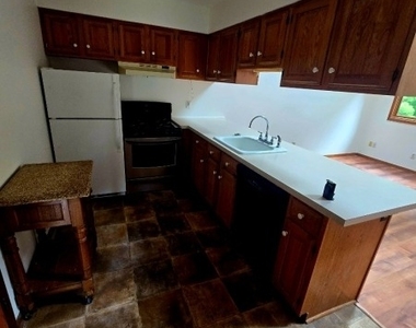 20 Augusta Dr - Photo Thumbnail 4