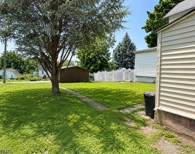 286 Chambers St - Photo Thumbnail 9