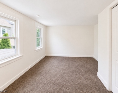286 Chambers St - Photo Thumbnail 4