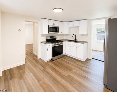 286 Chambers St - Photo Thumbnail 3