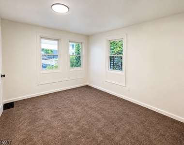 286 Chambers St - Photo Thumbnail 5