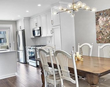 32 Sunset Avenue - Photo Thumbnail 6