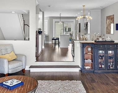 32 Sunset Avenue - Photo Thumbnail 5