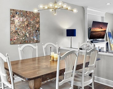 32 Sunset Avenue - Photo Thumbnail 7