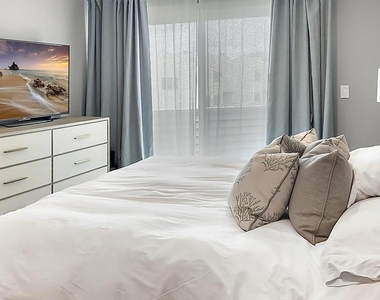 32 Sunset Avenue - Photo Thumbnail 10